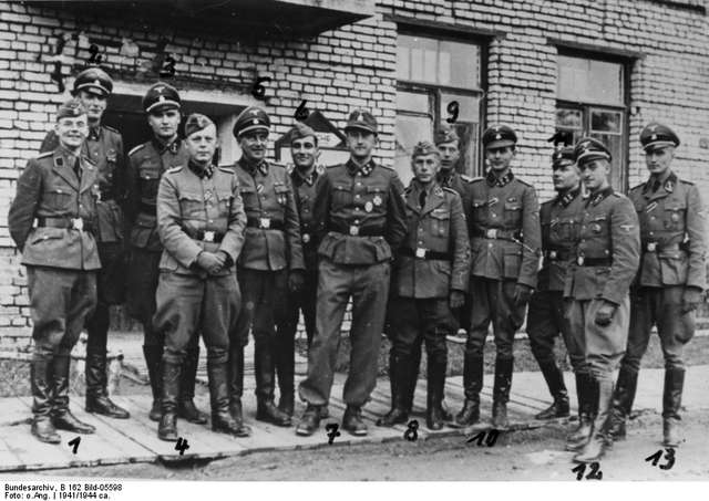 Bild: Die Einsatzgruppe A ermordete tausende Psychiatriepatienten in Lettland und Russland. <br>Gruppenaufnahme des Führungspersonals der Einsatzgruppen A der Sicherheitspolizei und des SD.