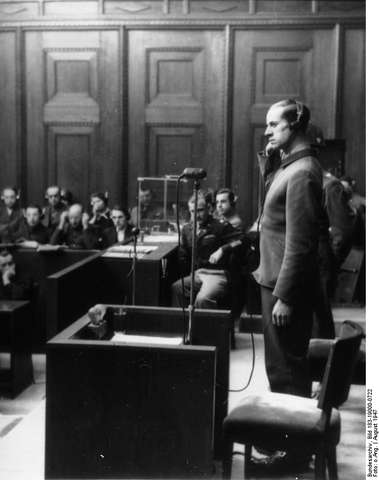 Bild: Karl Brandt als Angeklagter im Nürnberger Ärzteprozess, 1947
