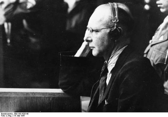 Bild: Viktor Brack als Angeklagter beim Nürnberger Ärzteprozess 1947
