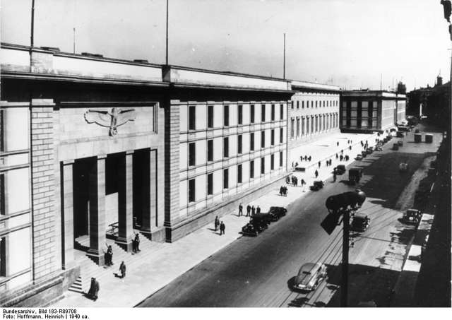Image: The »Chancellery of the Führer« was housed in the New Reich Chancellery, photographer Heinrich Hoffmann