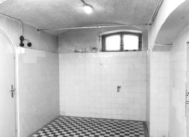 Bild: Gaskammer der Tötungsanstalt Hadamar, um 1990