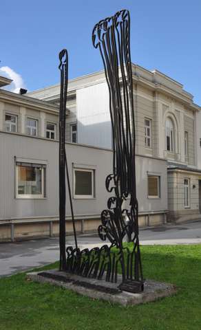 Bild: Innsbruck, Denkmal »Wider das Vergessen« vor der Medizinischen Universität 