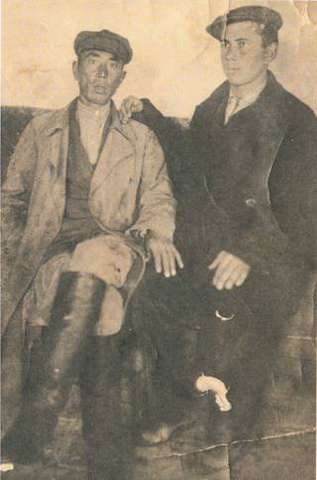 Bild: Ibrasch Kuntajew (l.) und ein Kolchosenmitarbeiter, 1941