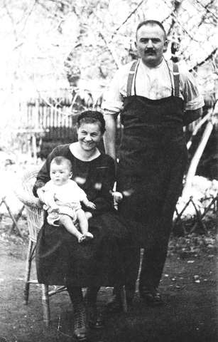 Bild: Martin Bader mit Frau und Kind, 1934